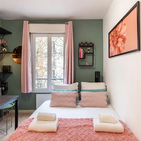 Stylish & Elegant I Metro Is Only 1minute Away I Near Montmartre Appartamento *